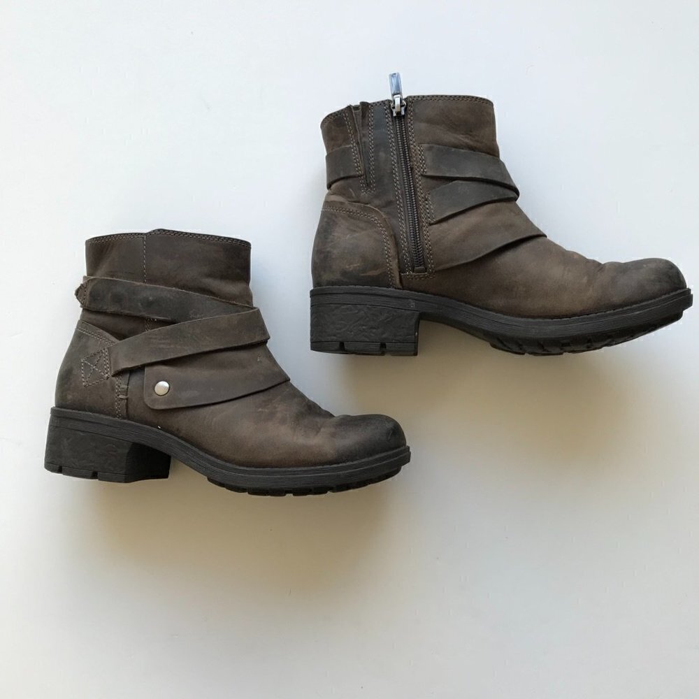 CLARKS Artisan All Season Ankle Boots distress brown leather rubber sole US 8 M
